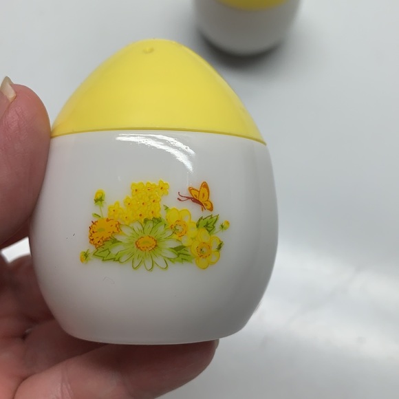 Vintage Avon Daisy Egg Shaped Salt Pepper Shakers - Picture 5 of 8